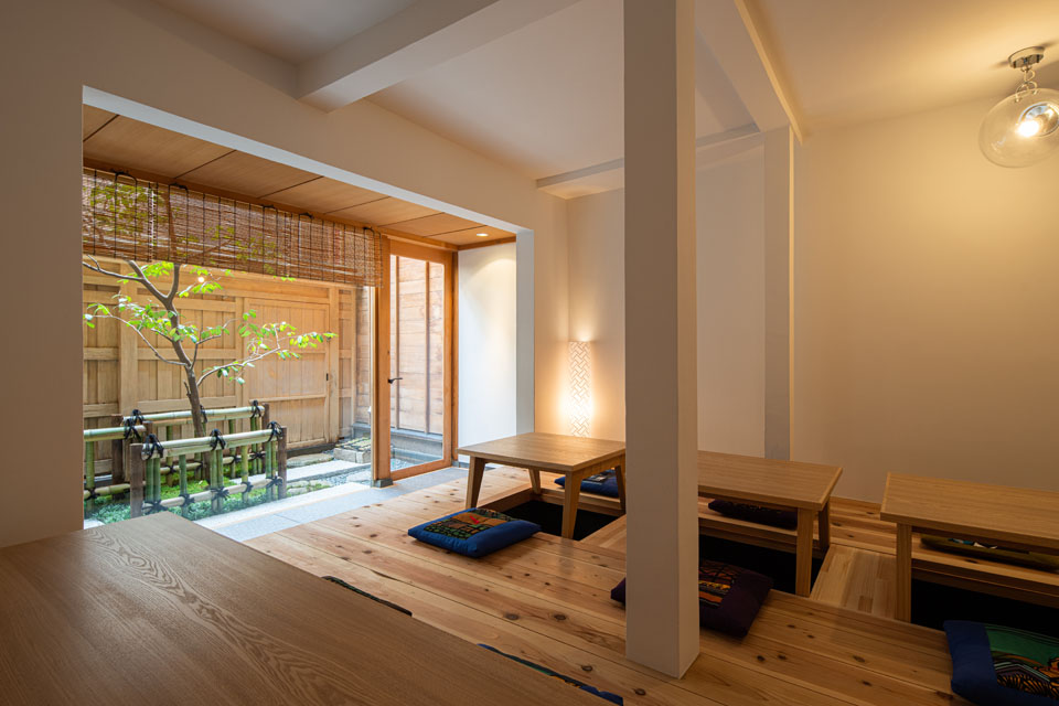 庭園が見える席